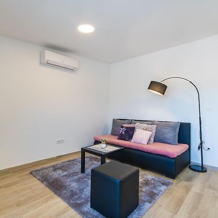 Apartment Finta Rogotin Exteriör bild