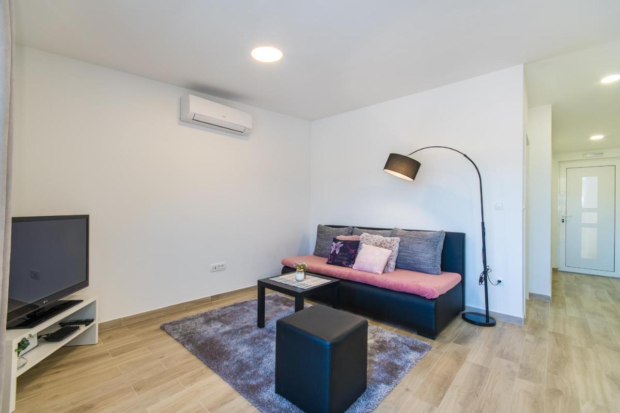 Apartment Finta Rogotin Exteriör bild